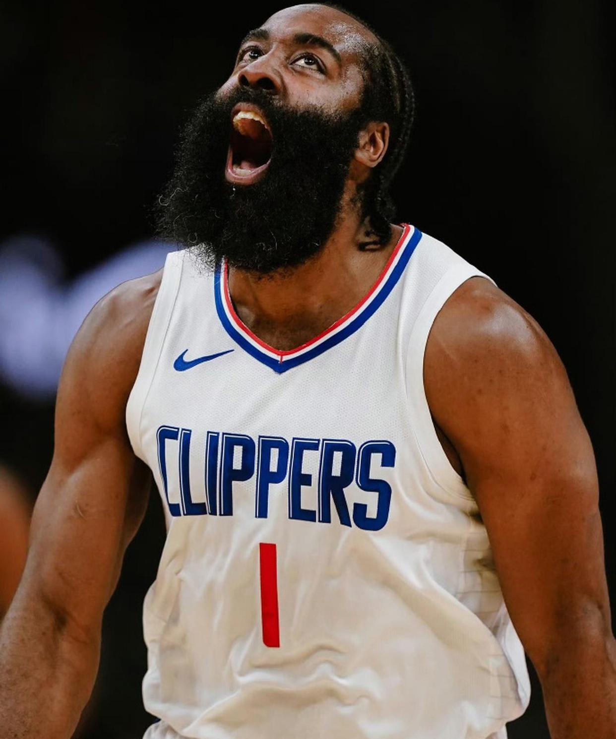 今晚体能课后，洛杉矶快船主帅复盘备战CBA常规赛，悬念犹存，细节决定成败的简单介绍