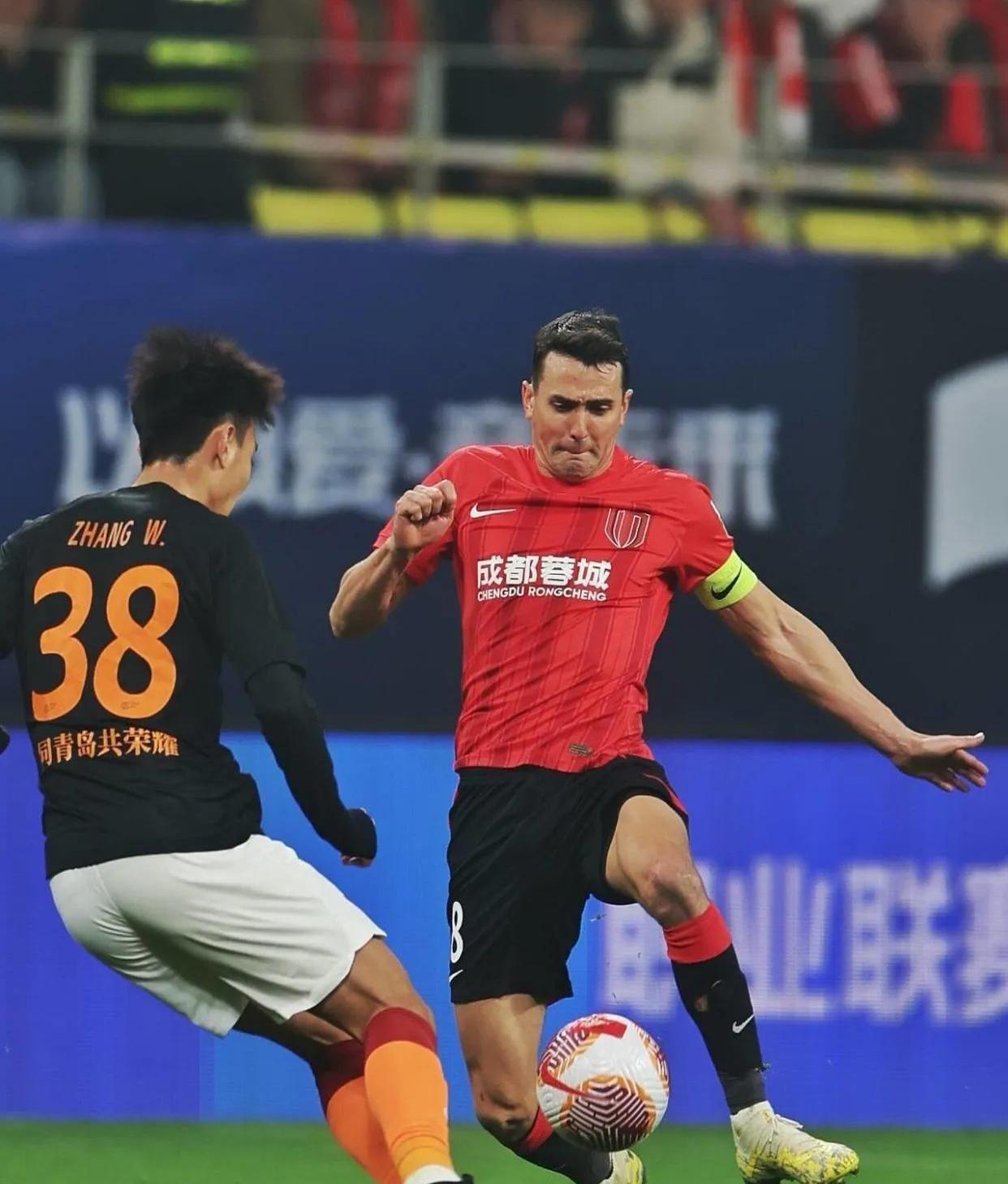 包含广州队迎德甲关键赛；今夜状态回暖；赛场秩序良好；年轻球员得到机会的词条