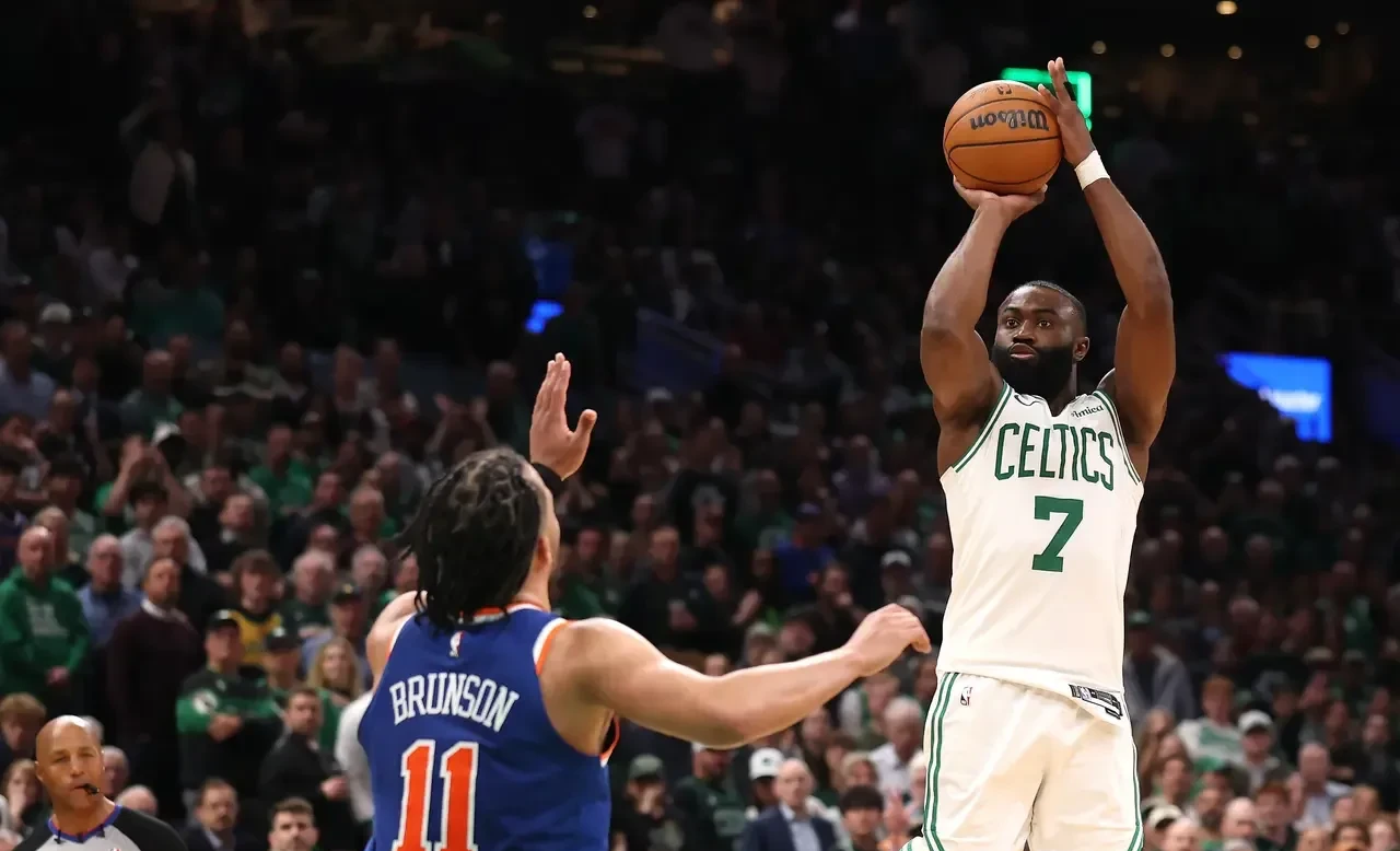 九游官网包含清晨里昂刷新队史纪录——NBA季后赛节点到来，话题不断，临场指挥获称赞的词条