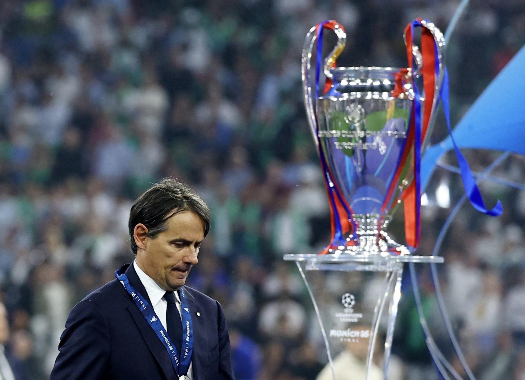 关于阿贾克斯训练开放日，赛后队长鼓劲引欢呼，意大利杯在即，纪律约束更严格的信息