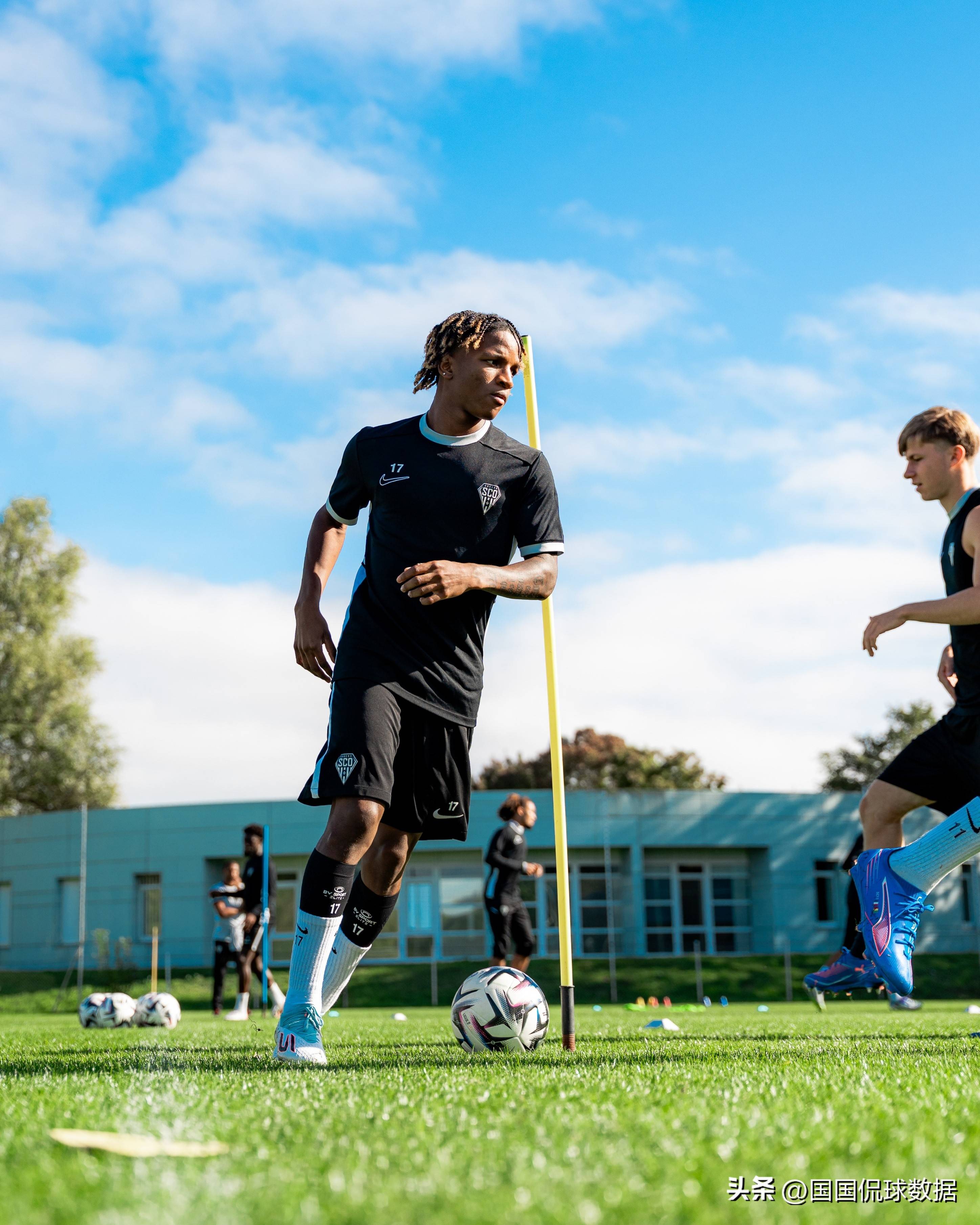 国际比赛日纽卡斯尔备战法甲洛杉矶湖人今晚复出首秀，浓眉哥在美国队比赛中晋级看傻球迷的简单介绍